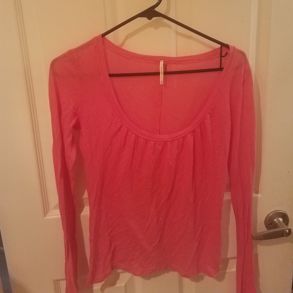 Free People long sleeved scoop neck top.NEW!